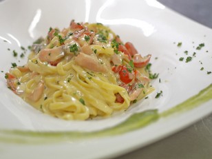 tagliatelle al salmone da baffo a palmanova.jpg